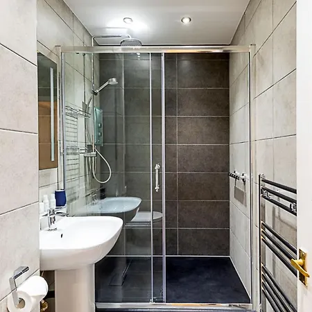 Modern Bayswater Flat * London