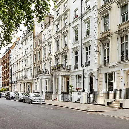 Modern Bayswater Flat *