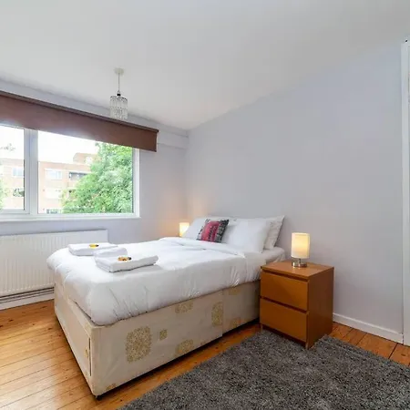 Newly Refurbished 5 Bdr House Wgarden And Parking