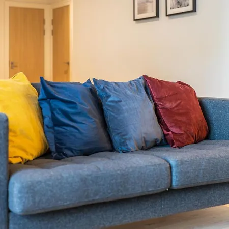 Cozy - Free Wifi And Parking Onsite * Feltham