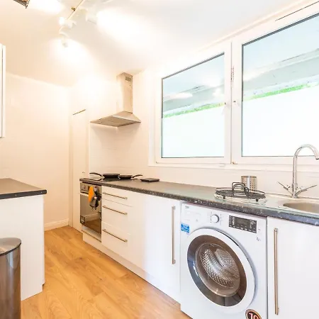 Sootheus - Cosy Surrey Quays Apartment London