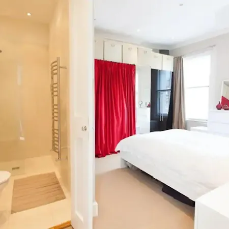 Sunny 2 Bedroom, 2 Bathroom With Roof Terrace
