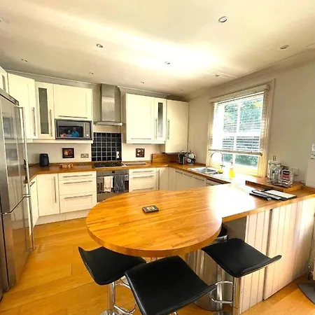 Sunny 2 Bedroom, 2 Bathroom With Roof Terrace London