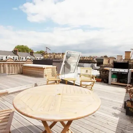 Sunny 2 Bedroom, 2 Bathroom With Roof Terrace Apartment *