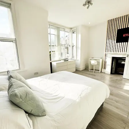 Minet Gardens House - 6 *