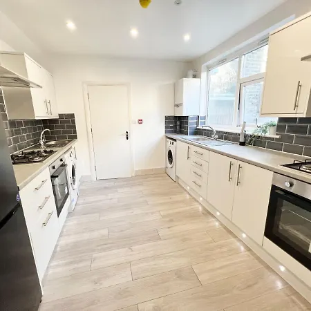 Minet Gardens House - 6 * London