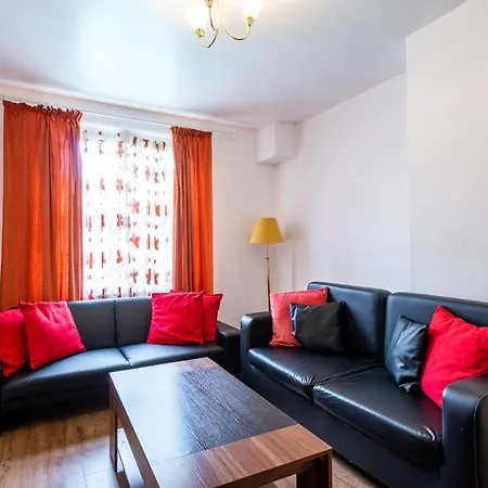 Spacious Shepherds Bush With Garden London
