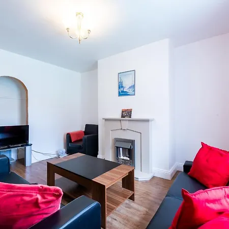 Spacious Shepherds Bush With Garden * London