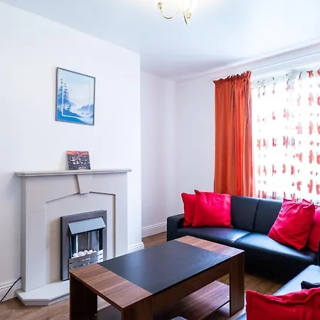 Spacious Shepherds Bush With Garden Apartment *