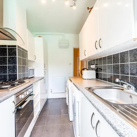 Spacious Shepherds Bush With Garden London