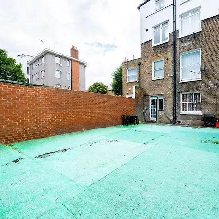 Spacious Shepherds Bush With Garden