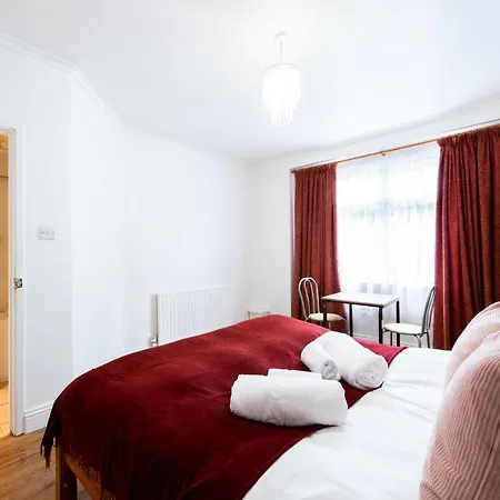 Apartment Spacious Shepherds Bush With Garden London
