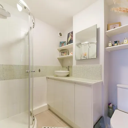 2 Bedroom Near Southfields *