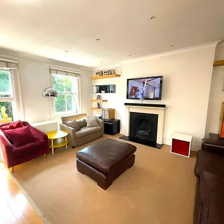 Sunny 2 Bedroom, 2 Bathroom With Roof Terrace Apartment