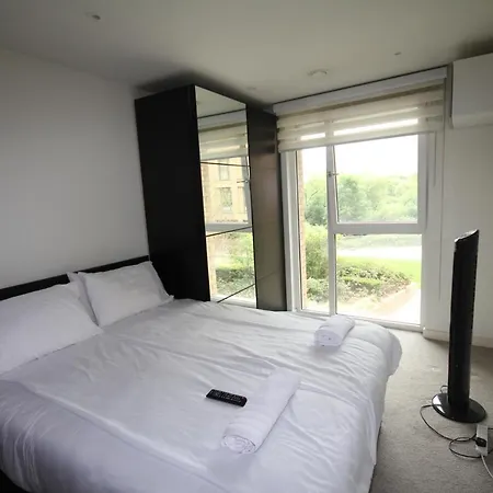Hendon Place * The Hyde