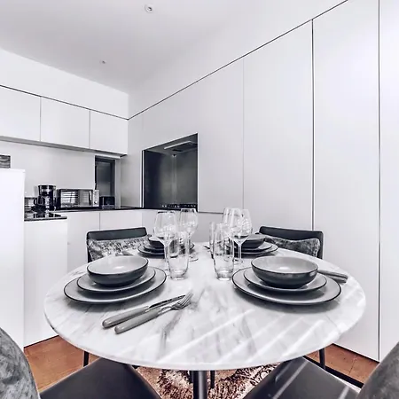 Interior-designer With 2 Terraces * London