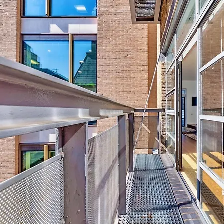 Interior-designer With 2 Terraces *