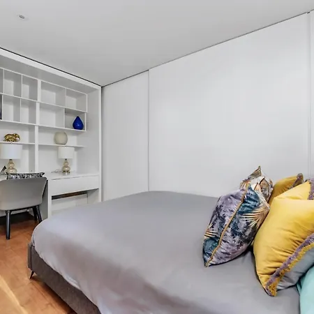 Apartment Interior-designer With 2 Terraces