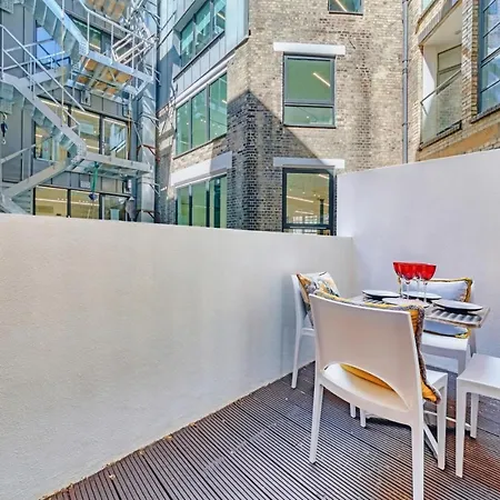Interior-designer With 2 Terraces *