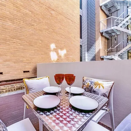 Apartment Interior-designer With 2 Terraces