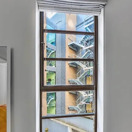 Interior-designer With 2 Terraces