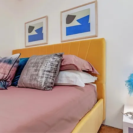 Apartment Interior-designer With 2 Terraces *