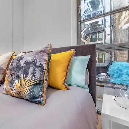 Interior-designer With 2 Terraces * London