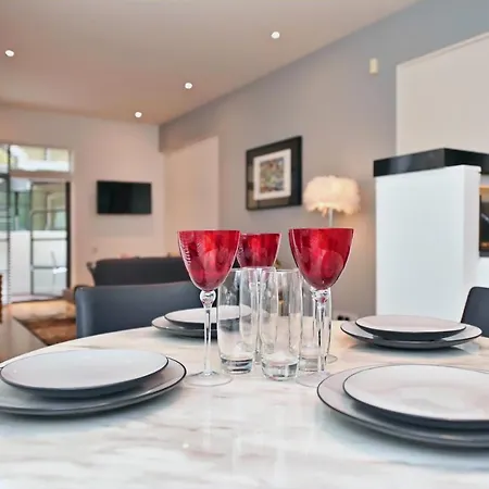 Interior-designer With 2 Terraces * London