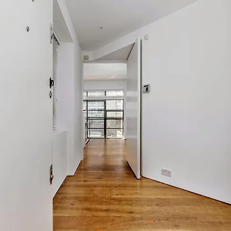 Interior-designer With 2 Terraces * London