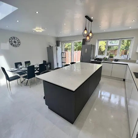 Wembley Stadium 5 Star Brand New Luxury Sleeps 14 With Parking Londres