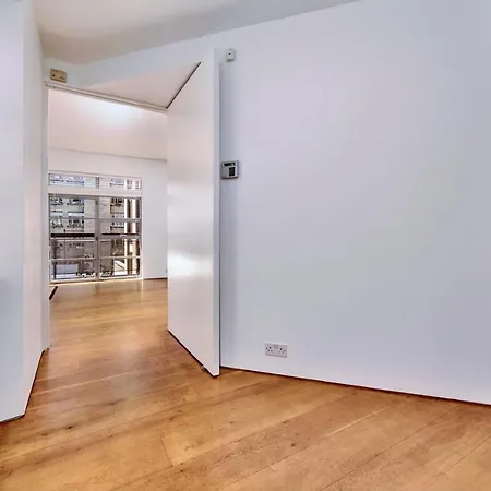 Interior-designer With 2 Terraces Apartment London