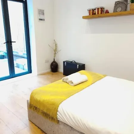 Spacious 3 Bed Flat Near Liverpool Street, Spitalfields Apartment