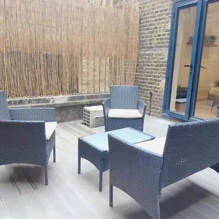 Spacious 3 Bed Flat Near Liverpool Street, Spitalfields London