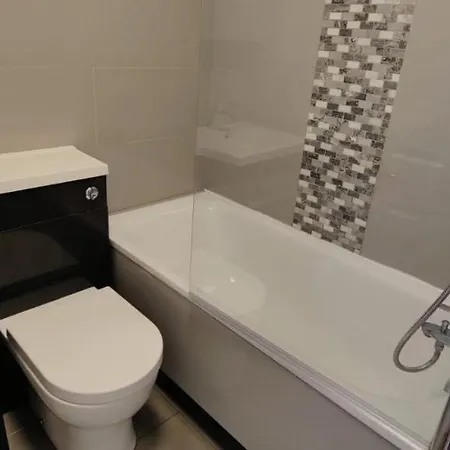 Spacious 3 Bed Flat Near Liverpool Street, Spitalfields London