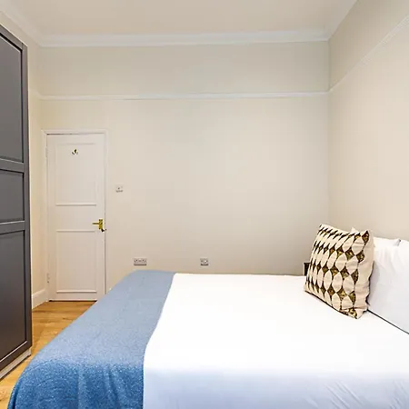 Modern Bayswater Flat *