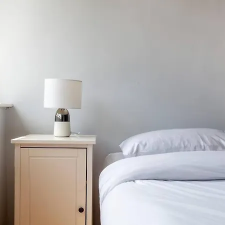 Newly Refurbished 5 Bdr House Wgarden And Parking Holiday home London