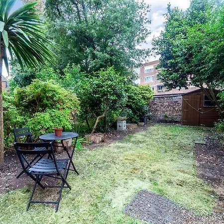 Newly Refurbished 5 Bdr House Wgarden And Parking *