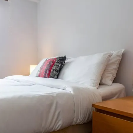Newly Refurbished 5 Bdr House Wgarden And Parking Holiday home London
