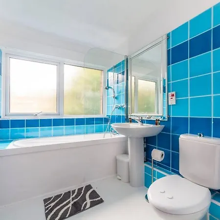 Newly Refurbished 5 Bdr House Wgarden And Parking * London