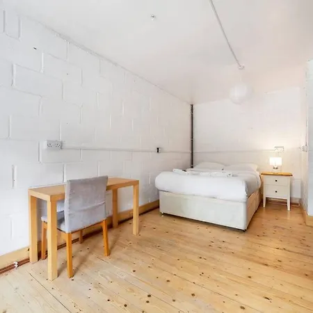 Newly Refurbished 5 Bdr House Wgarden And Parking Holiday home