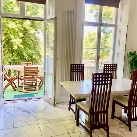 Large 2 Beds Flat Overlooking Clapham Common Park Apartment