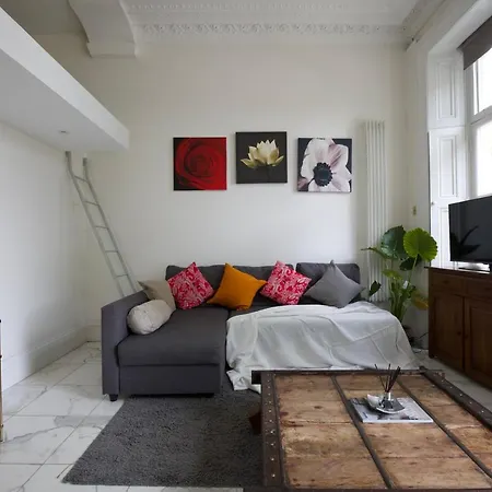 Large 2 Beds Flat Overlooking Clapham Common Park Apartment