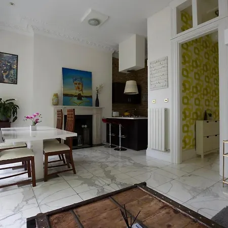 Large 2 Beds Flat Overlooking Clapham Common Park Apartment *