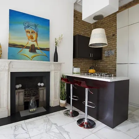 Large 2 Beds Flat Overlooking Clapham Common Park Apartment