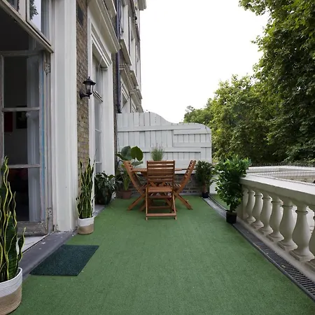 Large 2 Beds Flat Overlooking Clapham Common Park Apartment *