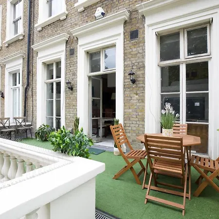 Apartment Large 2 Beds Flat Overlooking Clapham Common Park London