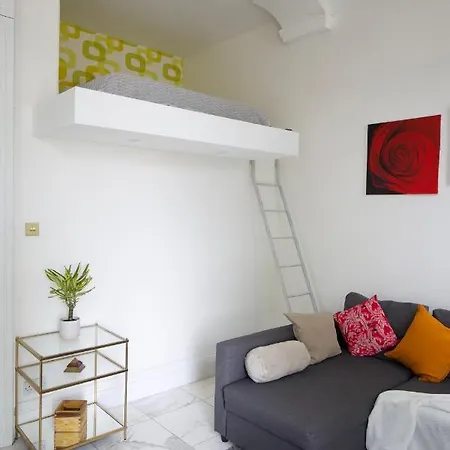 Large 2 Beds Flat Overlooking Clapham Common Park