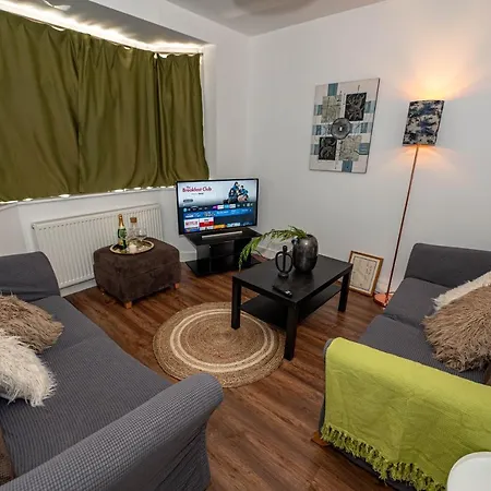 4 Bedrooms,2 Bathrooms House With Free Parking Holiday home Plumstead (Greater London)
