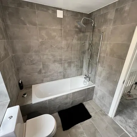 Wembley Stadium 5 Star Brand New Luxury Sleeps 14 With Parking * Londres