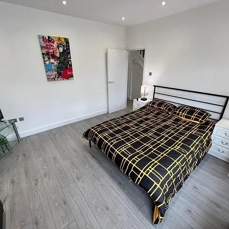 Hébergement de vacances Wembley Stadium 5 Star Brand New Luxury Sleeps 14 With Parking Londres
